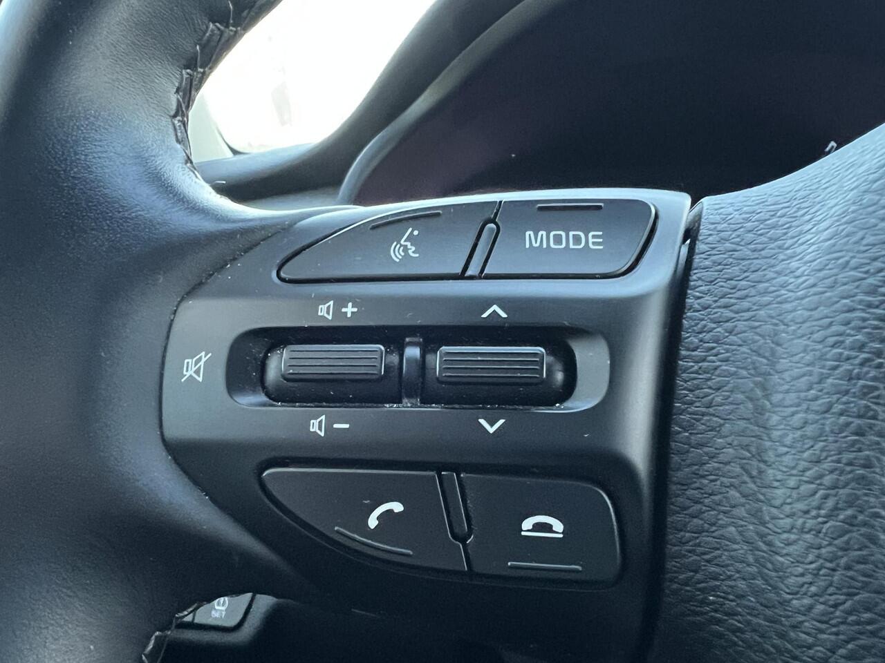 KIA Stonic 1.0 T-GDi MHEV DynamicLine NAVIGATIE PACK | CLIMATE CONTROLE | CAMERA | PARKEERSENSOREN | LAGE KM STAND 26891km |