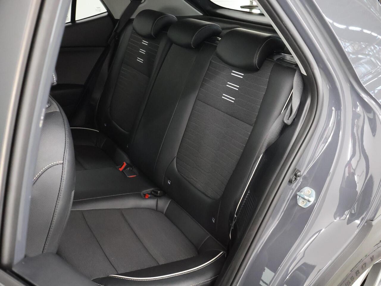 KIA Stonic 1.0 T-GDi MHEV GT-Line | Stoel/Stuurwielverwarming | Keyless | Navigatie | Parkeercamera | Climate control