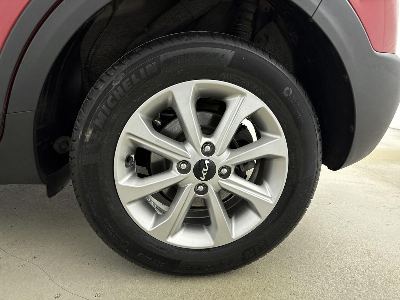 KIA Stonic 1.0 T-GDi MHEV DynamicLine airco | Apple Carplay/Android Auto | Cruise control adaptief en stuurhulp | LMV | Achterruitrijcamera | NAVI