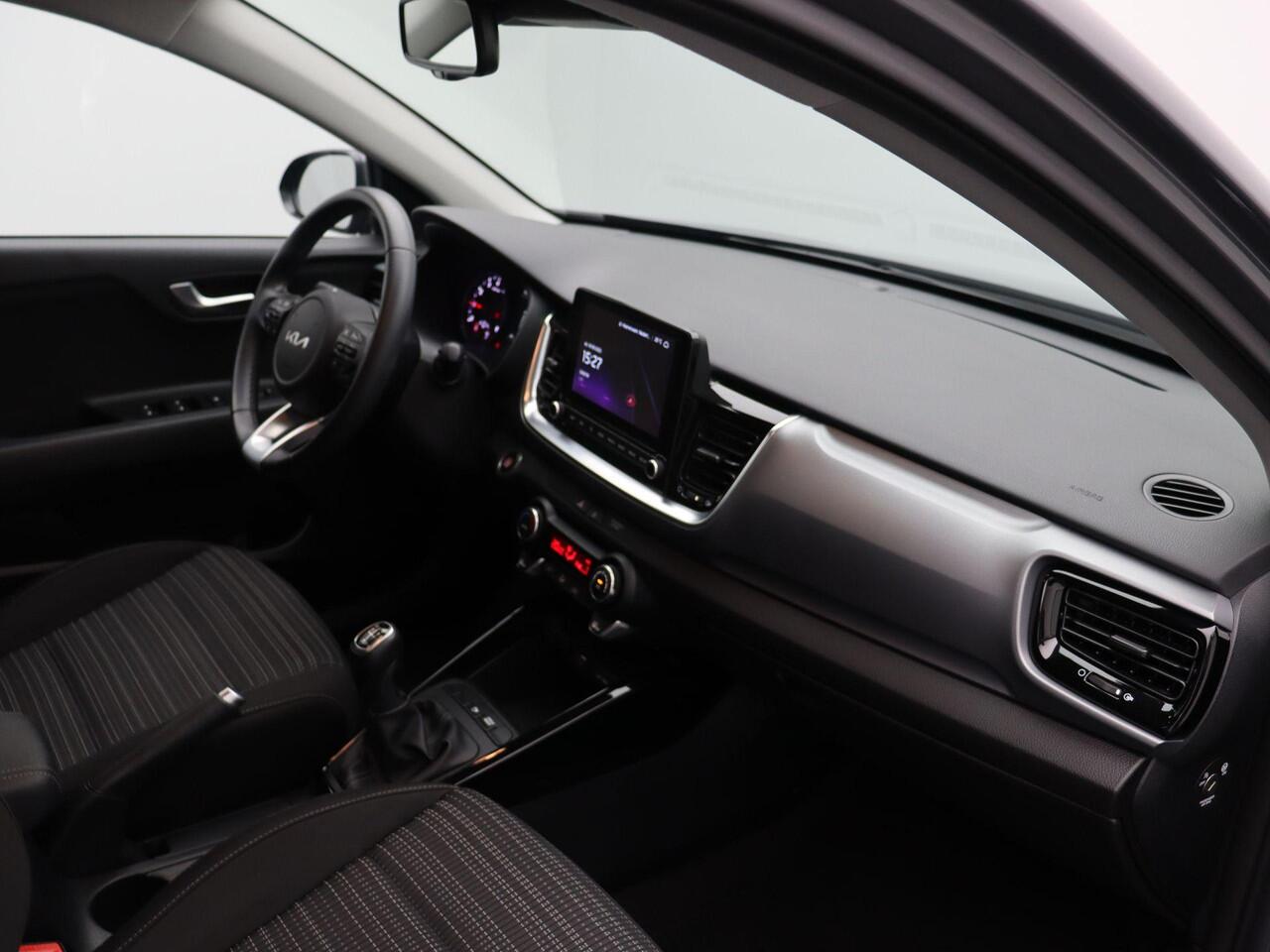 KIA Stonic 1.0 T-GDi MHEV DynamicPlusLine | Achteruitrijcamera | Parkeersensoren voor en achter | Cruise control | Climate control |