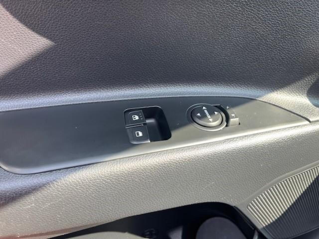 KIA Stonic 1.0 T-GDi MHEV DynamicLine navigatie via caplay/android