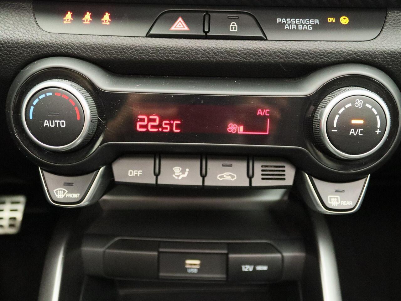 KIA Stonic 1.0 T-GDi MHEV GT-PlusLine | climate control | Apple CarPlay & Android auto | Achteruitrijcamera | cruise control adaptief | panoramadak | stoelverwarming