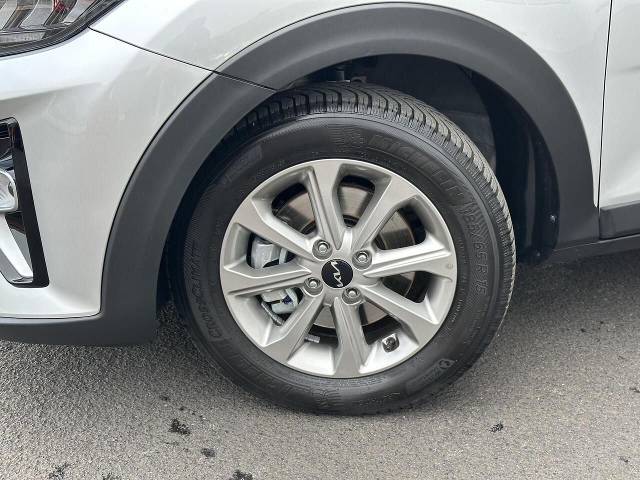 KIA Stonic 1.0 T-GDi MHEV DynamicLine Apple Carplay / Android Auto | Cruise control | Airconditioning | LM Velgen