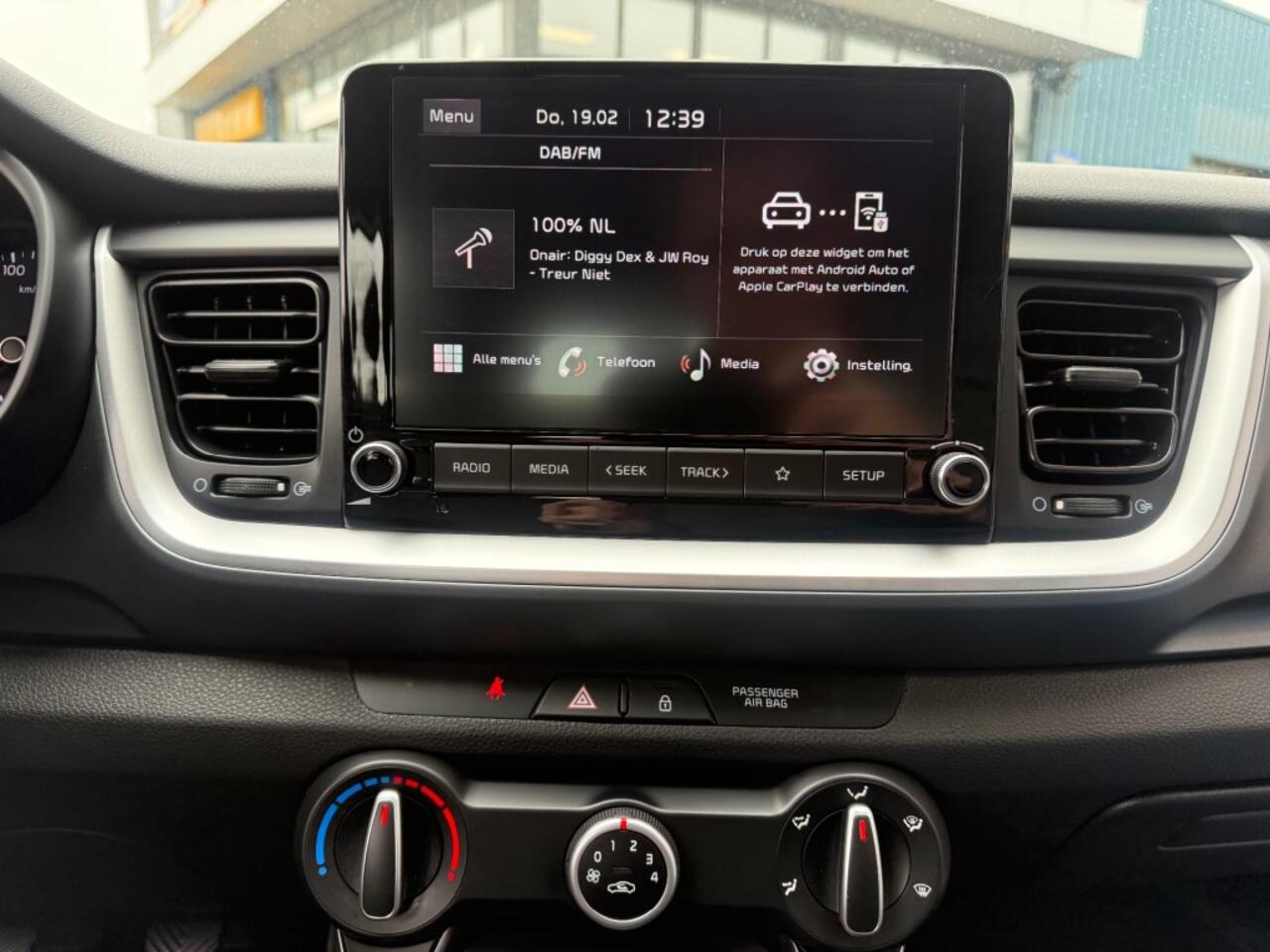 KIA Stonic 1.2 PLUS LINE AIRCO PDC CARPLAY WINTERPACK CRUISE.