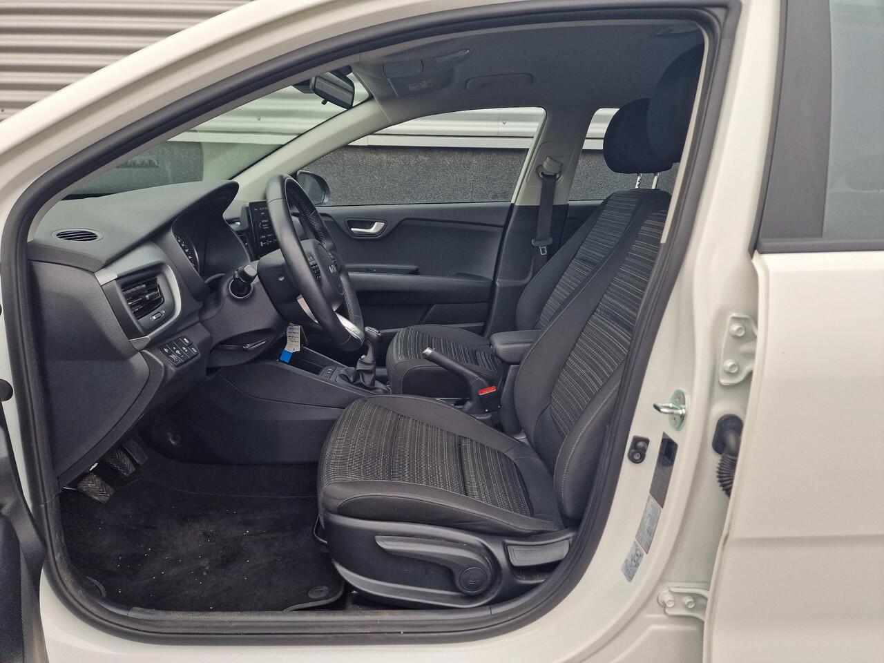 KIA Stonic 1.0 T-GDi MHEV DynamicLine Nieuw geleverd, Dealeronderhouden, 1e eign. Apple Carplay en/of Android auto Navigatie, Achteruitrijcamera