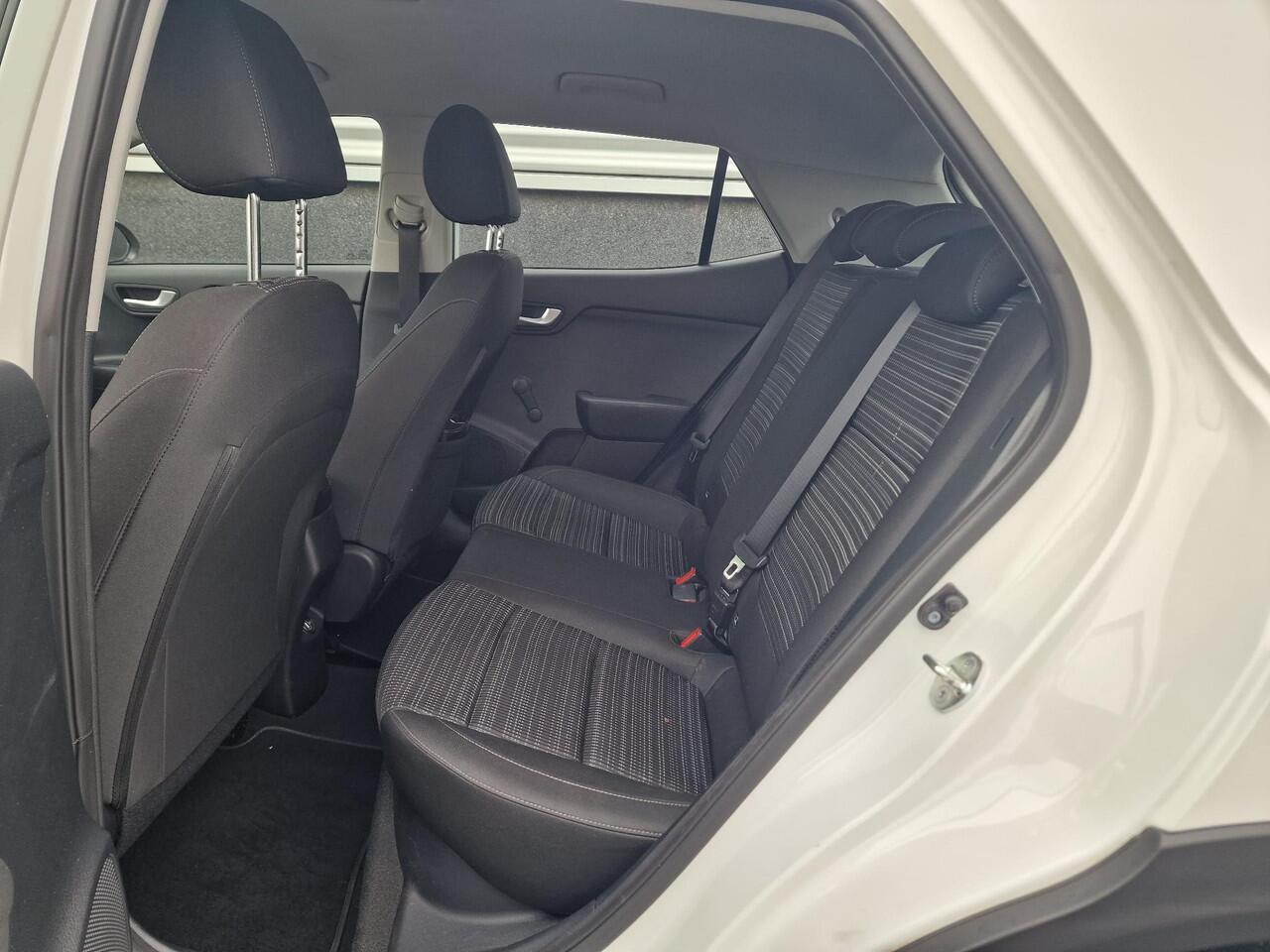 KIA Stonic 1.0 T-GDi MHEV DynamicLine Nieuw geleverd, Dealeronderhouden, 1e eign. Apple Carplay en/of Android auto Navigatie, Achteruitrijcamera