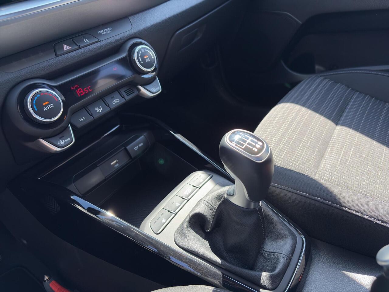 KIA Stonic 1.0 T-GDi MHEV DynamicPlusLine Camera | LMV | Cruise | Navi | LED | Stoel- en Stuurverwarming | Privacy Glass | Apple Carplay & Android Auto |