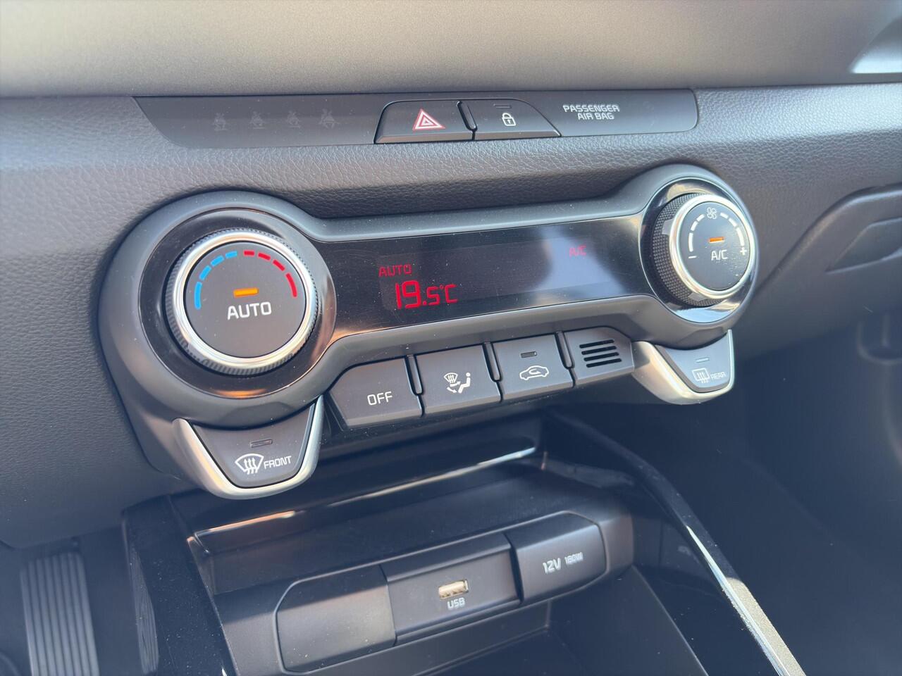 KIA Stonic 1.0 T-GDi MHEV DynamicPlusLine Camera | LMV | Cruise | Navi | LED | Stoel- en Stuurverwarming | Privacy Glass | Apple Carplay & Android Auto |