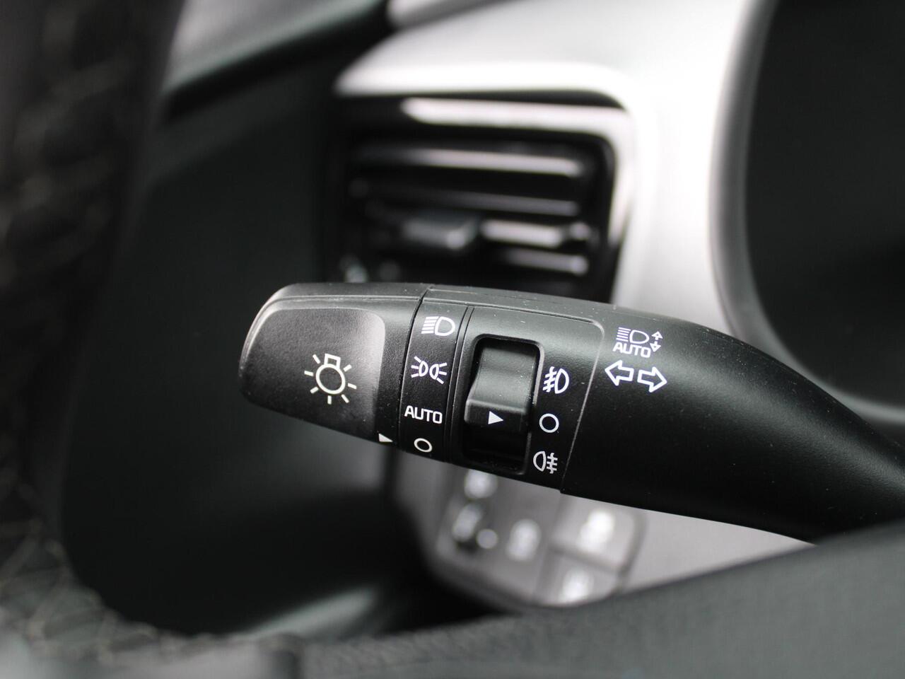 KIA Stonic 1.0 T-GDi MHEV DynamicPlusLine | Stuur-/stoelverwarming | Camera | Clima | Cruise | 16" LM | Navi | LED | Keyless |