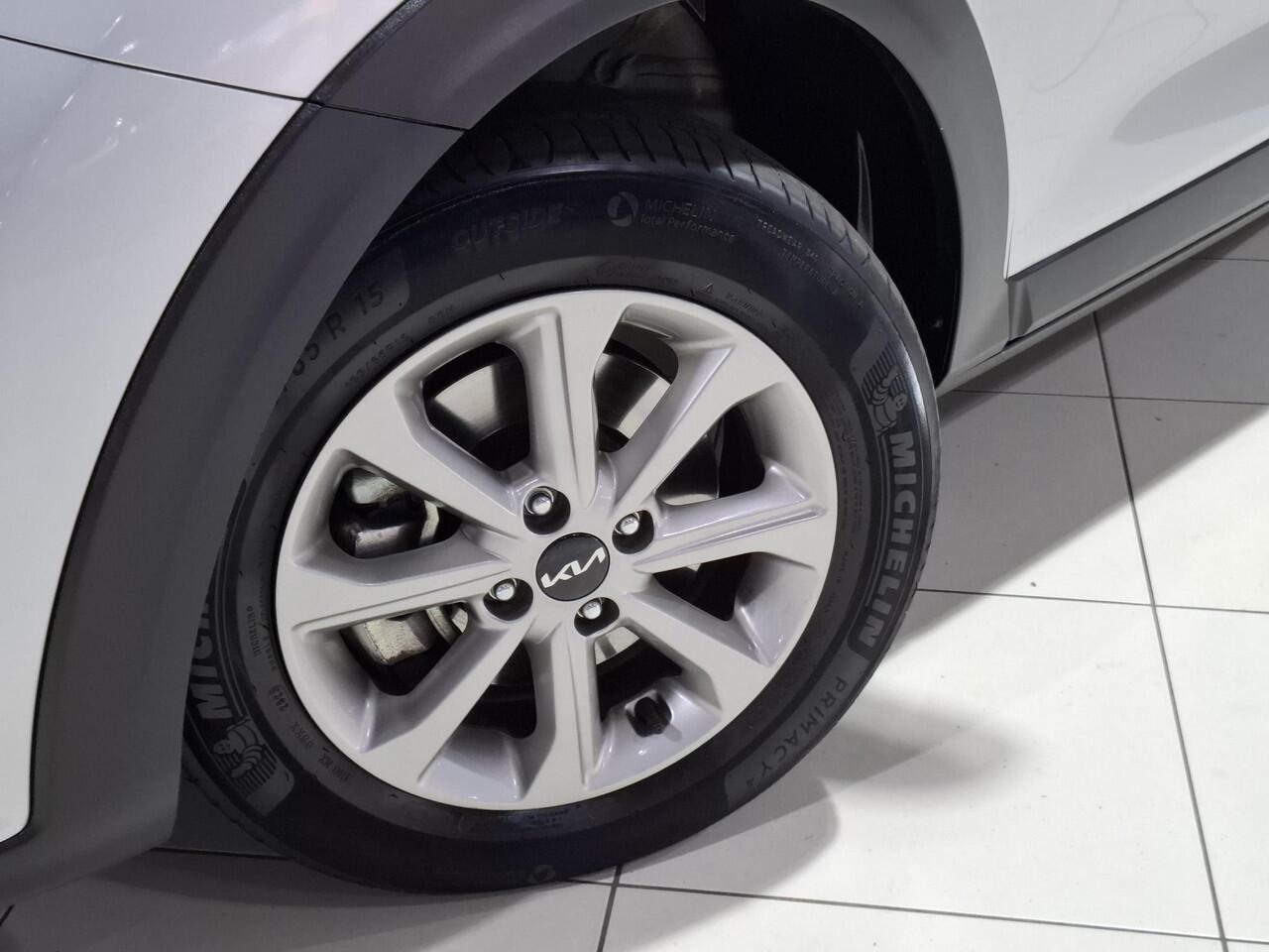 KIA Stonic 1.0 T-GDi MHEV DynamicLine Apple Carplay/Android Auto, Navigatie, Camera.