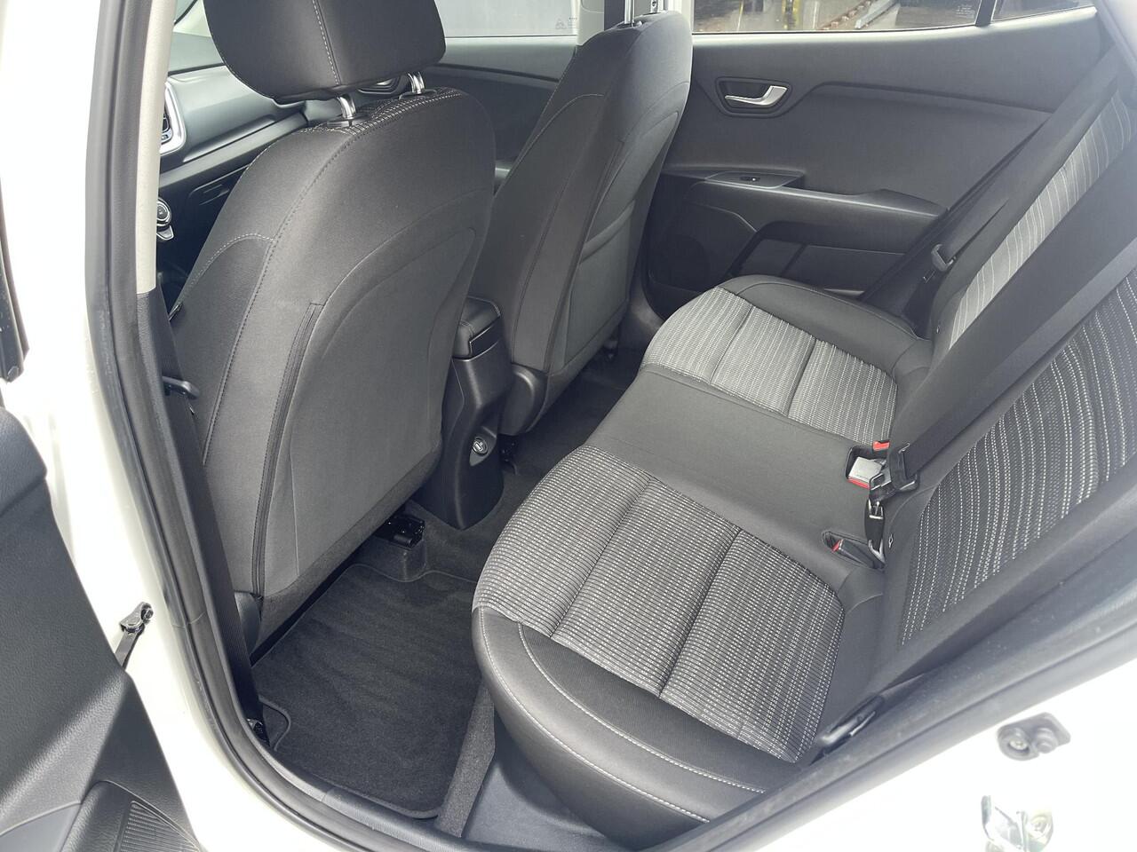 KIA Stonic 1.0 T-GDi MHEV DynamicLine Navigatie | Apple Carplay / Android Auto | Cruise control | Airconditioning | LM Velgen