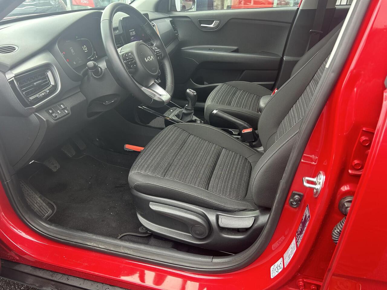 KIA Stonic 1.0 T-GDi MHEV DynamicLine Navigatie | Apple Carplay / Android Auto | Cruise control | Airconditioning | LM Velgen