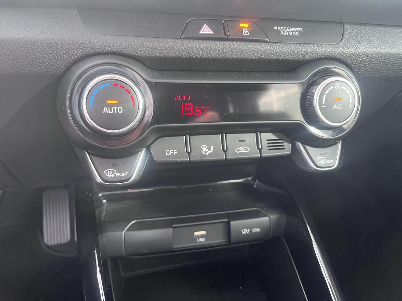 KIA Stonic 1.0 T-GDi MHEV DynamicLine jong gebruikt, LM velgen, airco, leuke kleur, achteruitrij camera, climate control, cruise control