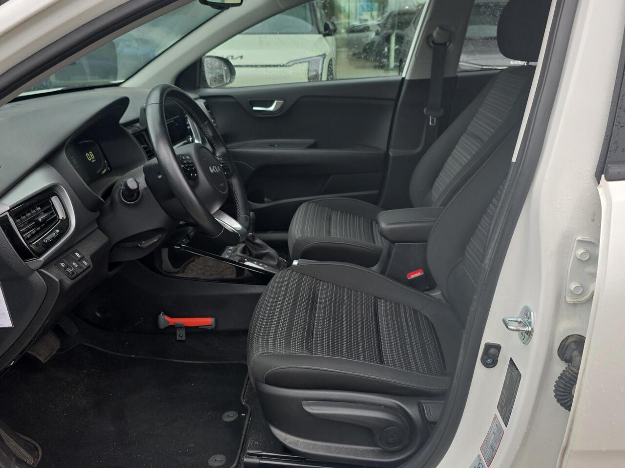 KIA Stonic 1.0 T-GDi MHEV DynamicPlusLine Automaat Automaat | Camera | LMV | Cruise | Navi | LED | Stoel- en Stuurverwarming | Privacy Glass | Apple Carplay & Android Auto |