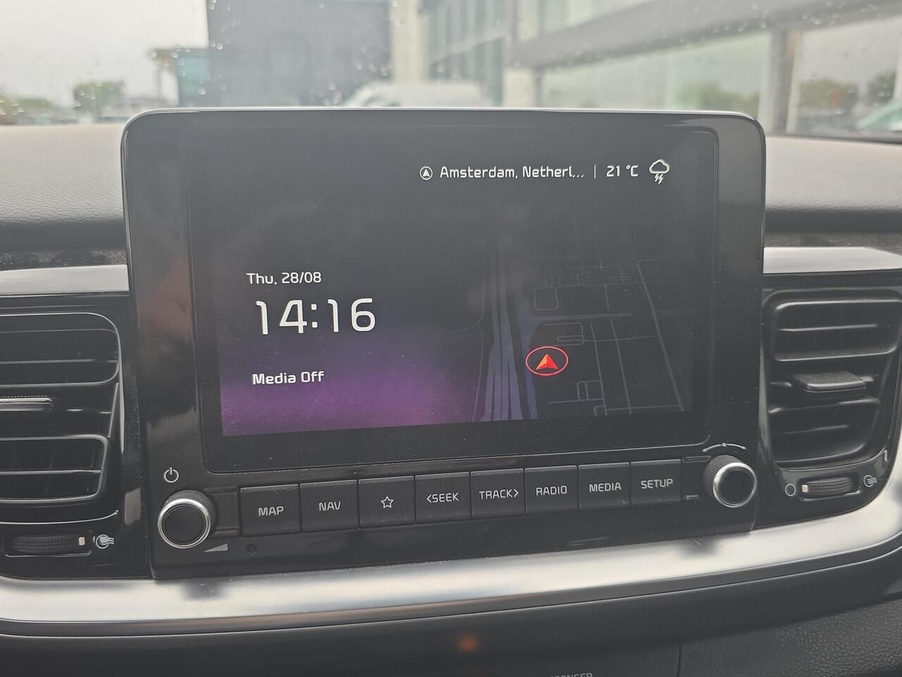 KIA Stonic 1.0 T-GDi MHEV DynamicPlusLine Automaat Automaat | Camera | LMV | Cruise | Navi | LED | Stoel- en Stuurverwarming | Privacy Glass | Apple Carplay & Android Auto |