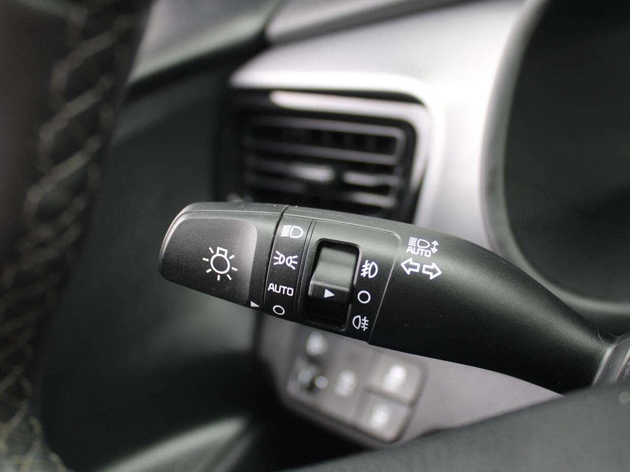 KIA Stonic 1.0 T-GDi MHEV DynamicPlusLine | Stuur-/stoelverwarming | Camera | Clima | Cruise | 16" LM | Navi | LED | Keyless |