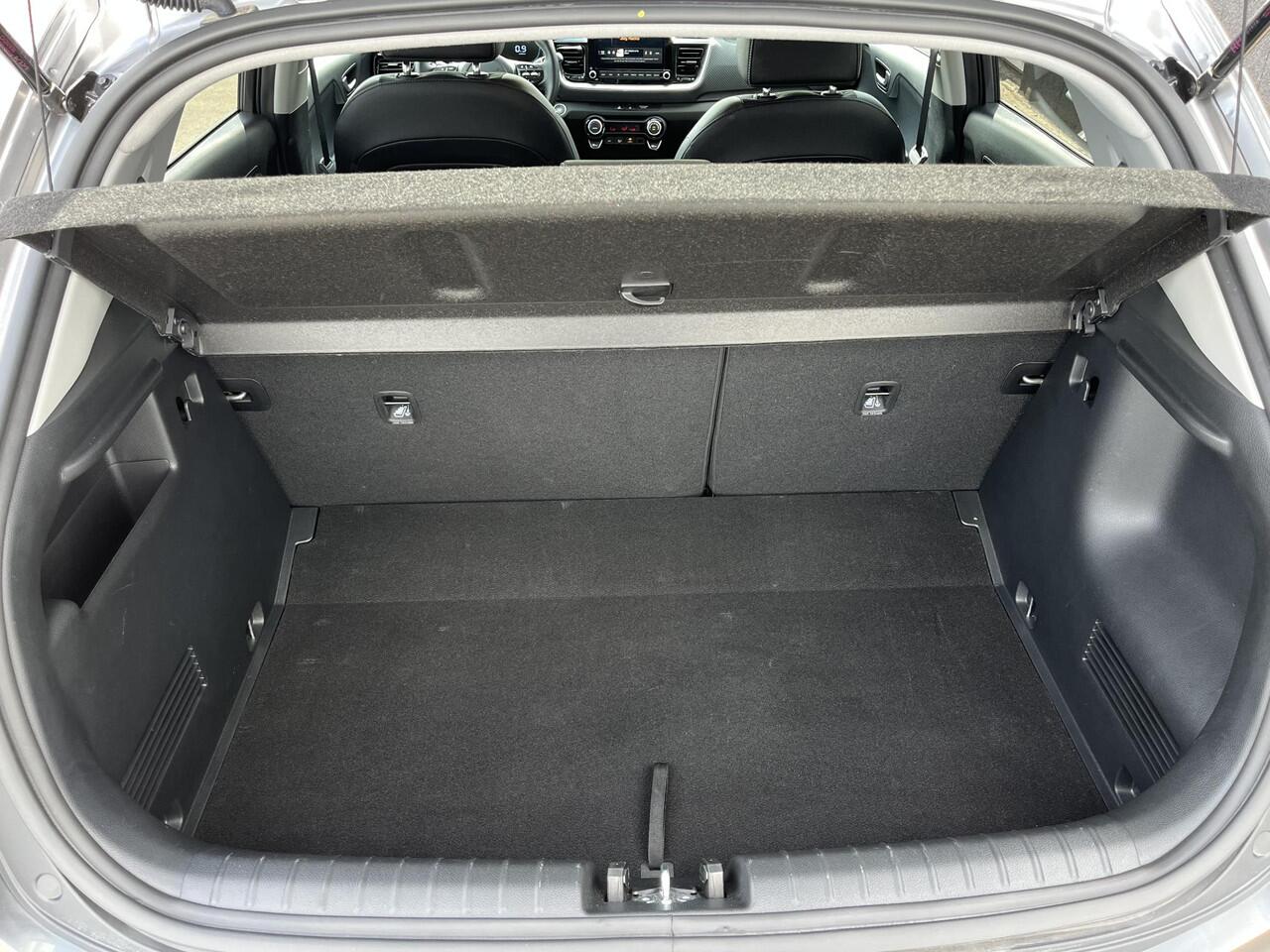 KIA Stonic 1.0 T-GDi MHEV GT-Line Stoel- & Stuurwiel verwarmd, Smart Key, Privacy glass, LMV, Cruise control, Parkeersensoren, Climate control, BTW-auto, NL-auto