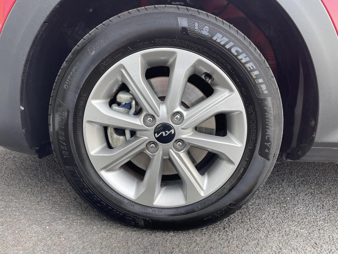 KIA Stonic 1.0 T-GDi MHEV DynamicLine Navigatie | Apple Carplay / Android Auto | Cruise control | Airconditioning | LM Velgen