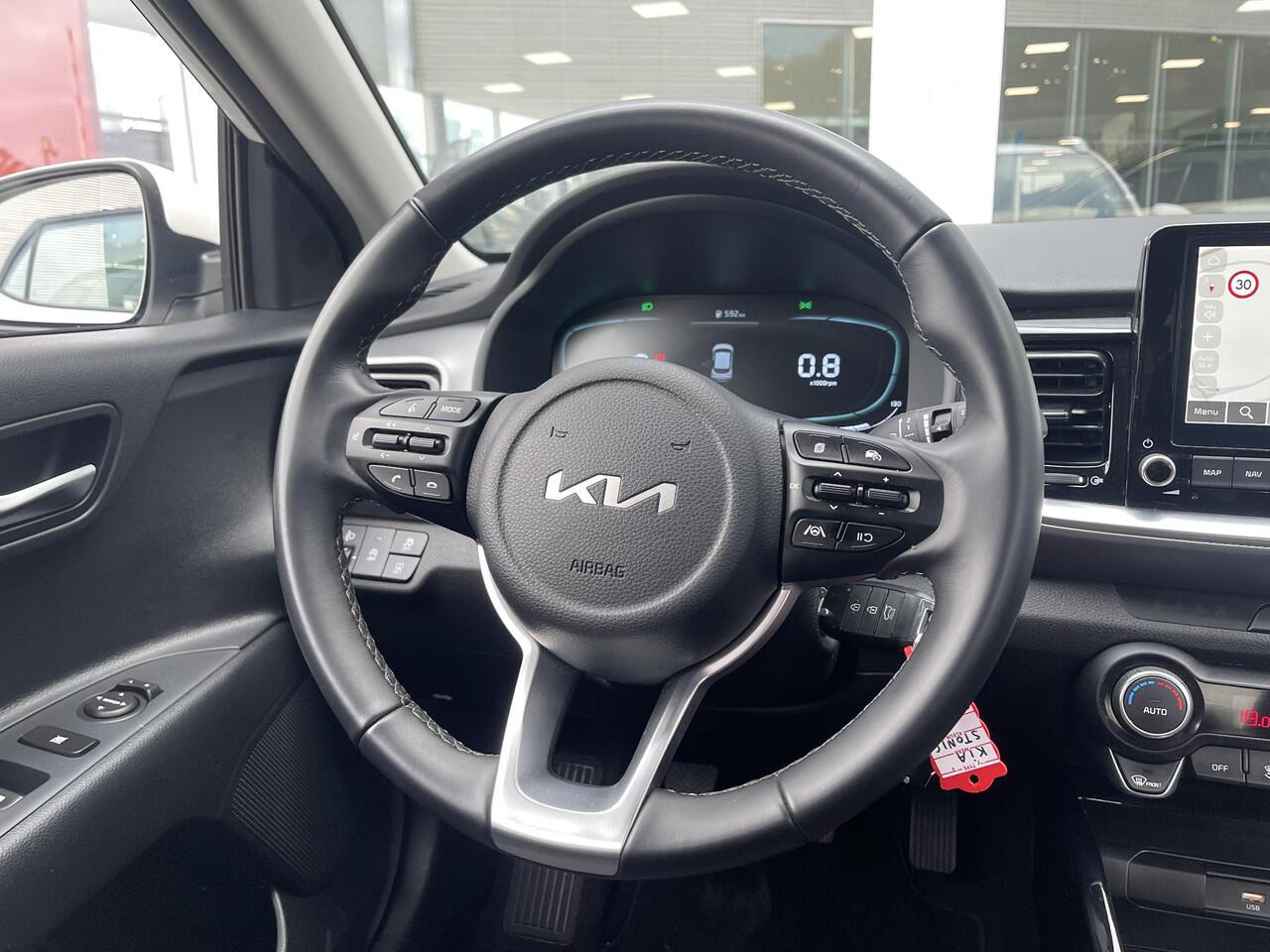 KIA Stonic 1.0 T-GDi MHEV DynamicLine Navigatie | Apple Carplay / Android Auto | Cruise control | Airconditioning | LM Velgen