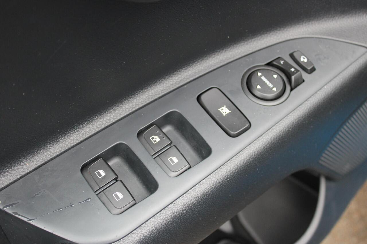 KIA Stonic 1.0 T-GDi MHEV DynamicPlusLine Navigatie /