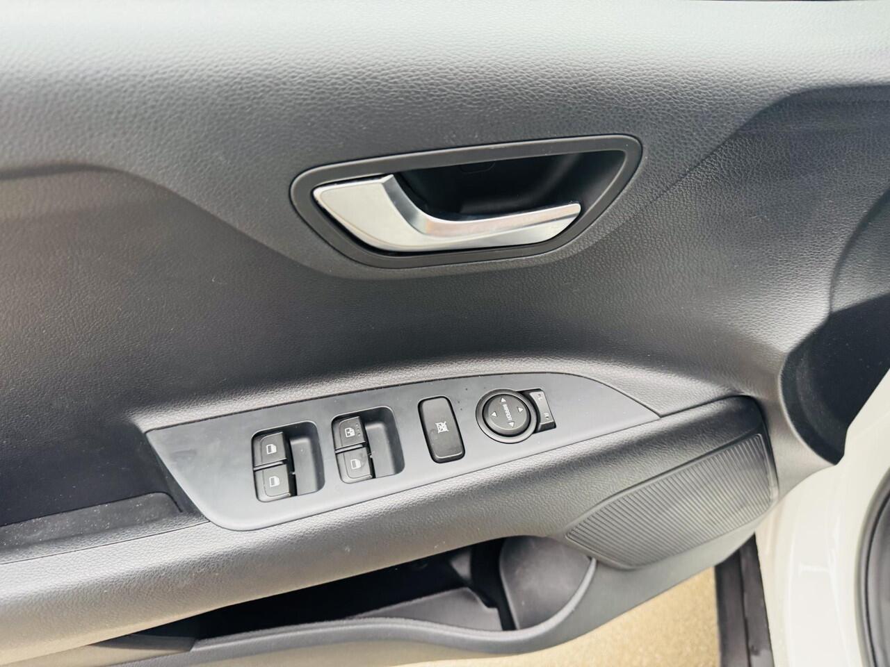 KIA Stonic 1.0 T-GDi MHEV DynamicLine Trekhaak | Airco | Cruise | Camera | Navi | Clima