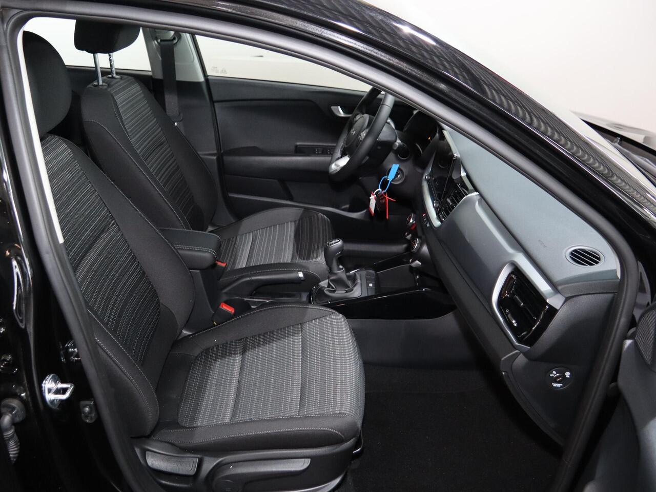 KIA Stonic 1.0 T-GDi MHEV DynamicLine | DIRECT UIT VOORRAAD LEVERBAAR!!! | Achteruit Camera | Climate Control | Apple Carplay/Android auto | Elektrische ramen | Cruise Control |