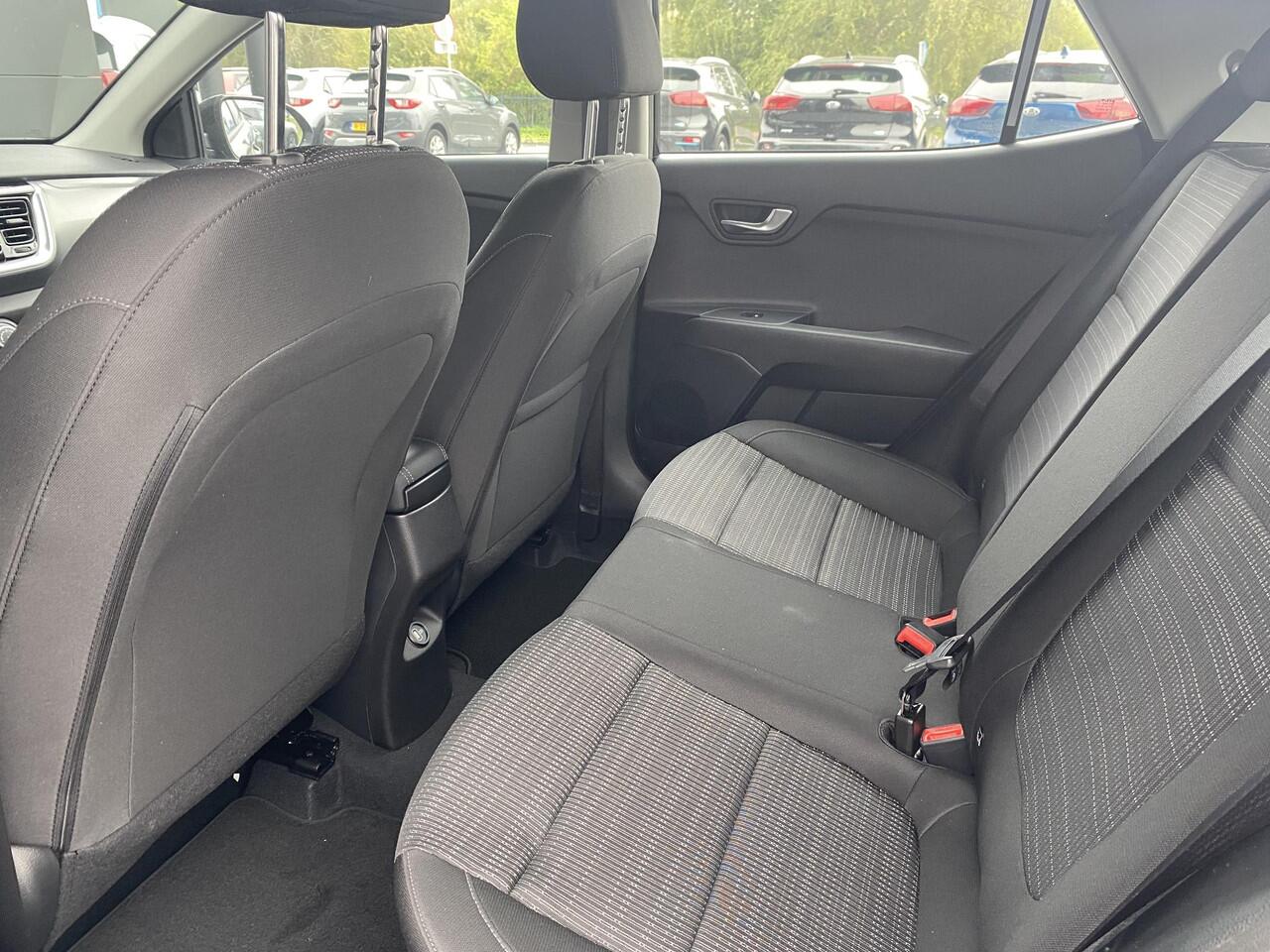 KIA Stonic 1.0 T-GDi MHEV DynamicLine | DIRECT UIT VOORRAAD LEVERBAAR!!! | Achteruit Camera | Climate Control | Apple Carplay/Android auto | Elektrische ramen | Cruise Control |