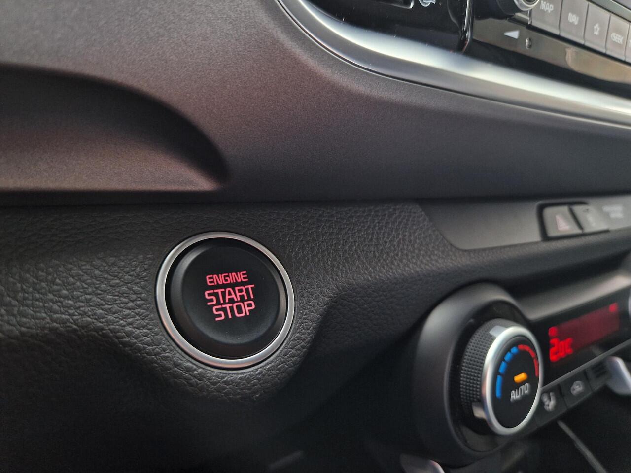 KIA Stonic 1.0 T-GDi MHEV DynamicPlusLine | Key-Less | Stoelverwarming | Privacy Glass | Navigatie |