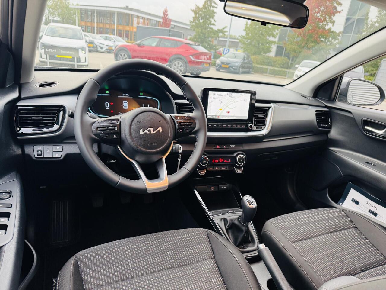 KIA Stonic 1.0 T-GDi MHEV DynamicLine Navi | Clima | Cruise | Camera | Demo auto kmstand kan iets varieeren | Informeer altijd even of de auto aanwezig is.