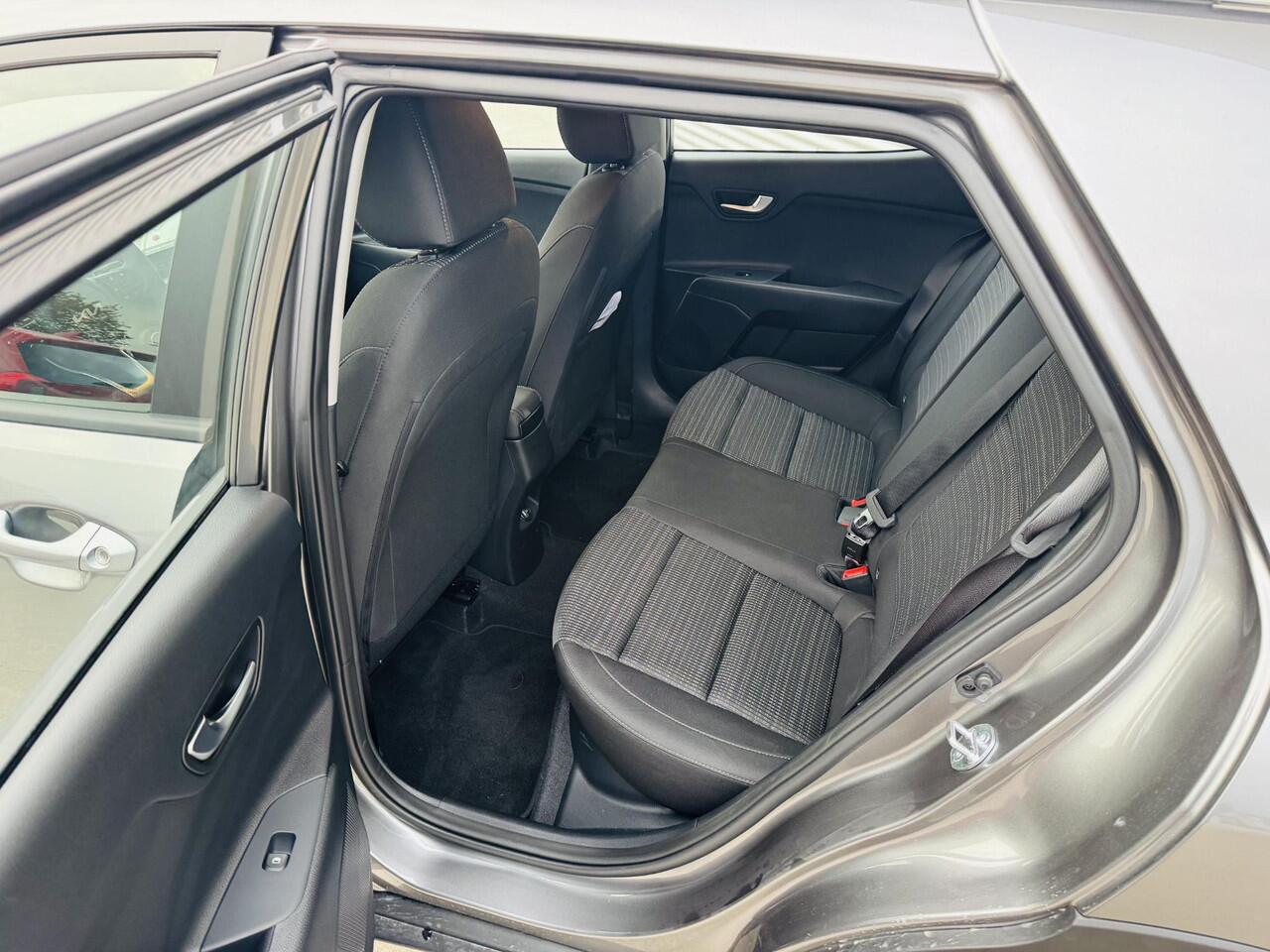 KIA Stonic 1.0 T-GDi MHEV DynamicLine Navi | Clima | Cruise | Camera | Demo auto kmstand kan iets varieeren | Informeer altijd even of de auto aanwezig is.