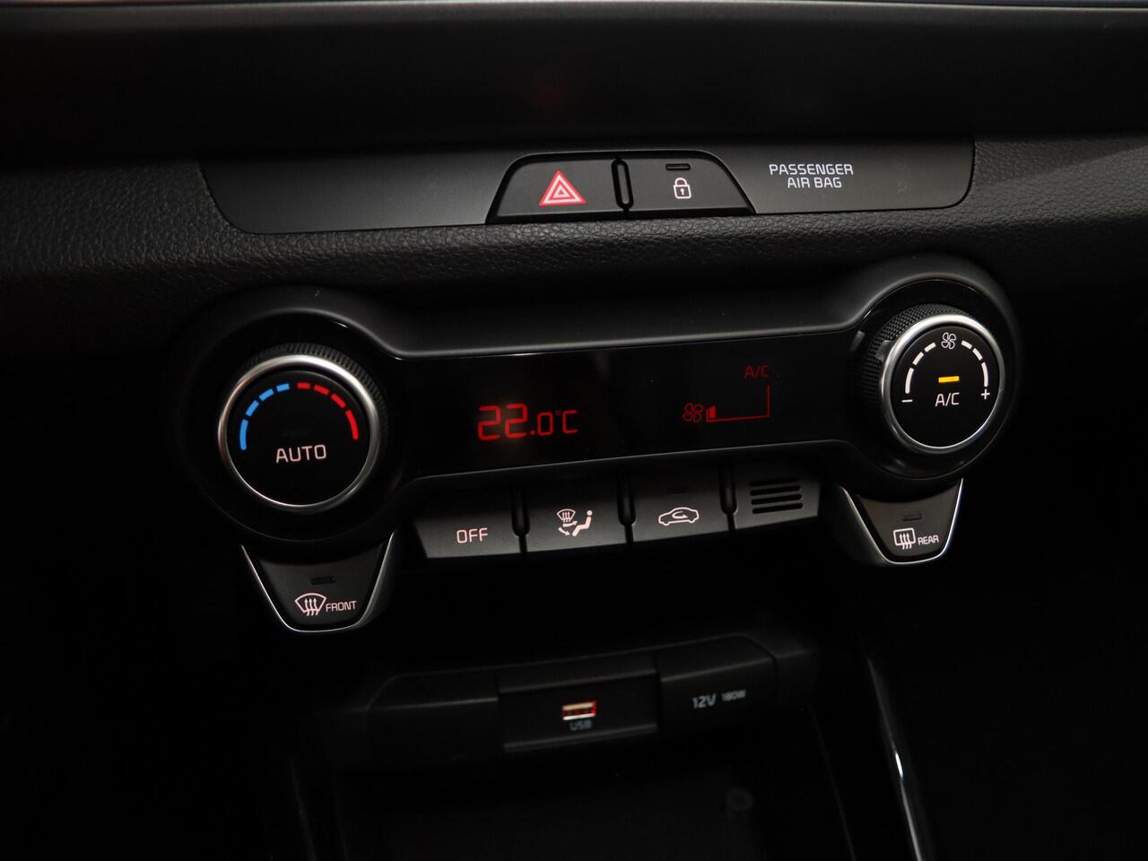 KIA Stonic 1.0 T-GDi MHEV DynamicLine | DIRECT UIT VOORRAAD LEVERBAAR!!! | Achteruit Camera | Climate Control | Apple Carplay/Android auto | Elektrische ramen | Cruise Control |