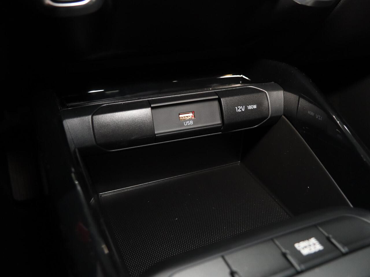 KIA Stonic 1.0 T-GDi MHEV DynamicLine | DIRECT UIT VOORRAAD LEVERBAAR!!! | Achteruit Camera | Climate Control | Apple Carplay/Android auto | Elektrische ramen | Cruise Control |