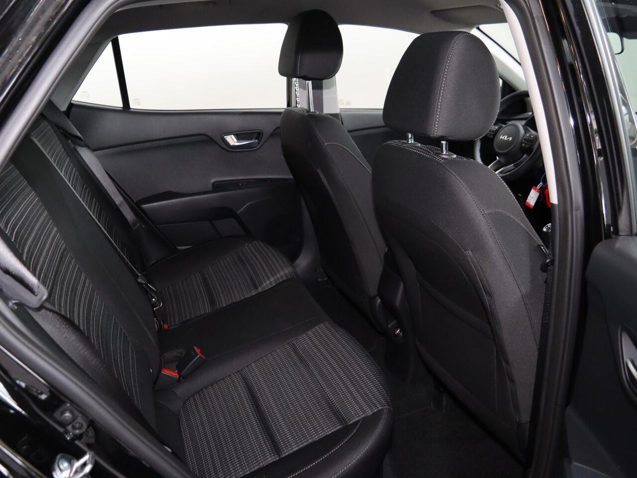 KIA Stonic 1.0 T-GDi MHEV DynamicLine | DIRECT UIT VOORRAAD LEVERBAAR!!! | Achteruit Camera | Climate Control | Apple Carplay/Android auto | Elektrische ramen | Cruise Control |