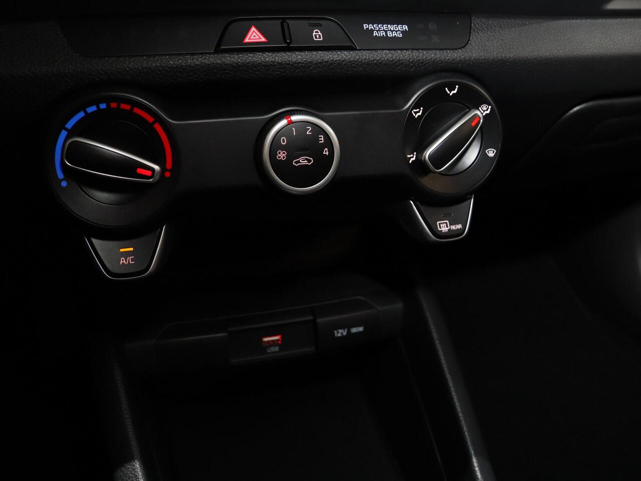 KIA Stonic 1.0 T-GDi MHEV ComfortLine | vanaf ¤ 329,- per maand | Achteruitrijcamera | Parkeersensoren achter | Navigatiesysteem | Cruise control | Actieve rijbaanassistentie |