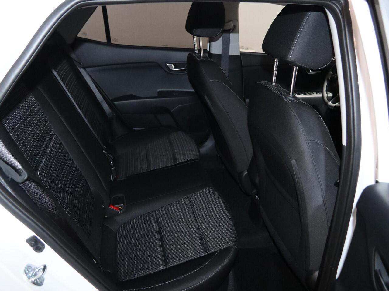 KIA Stonic 1.0 T-GDi MHEV DynamicPlusLine | vanaf ¤ 349,- per maand | Stoel/Stuurwielverwarming | Keyless | Navigatie | Achteruitrijcamera | Climate control