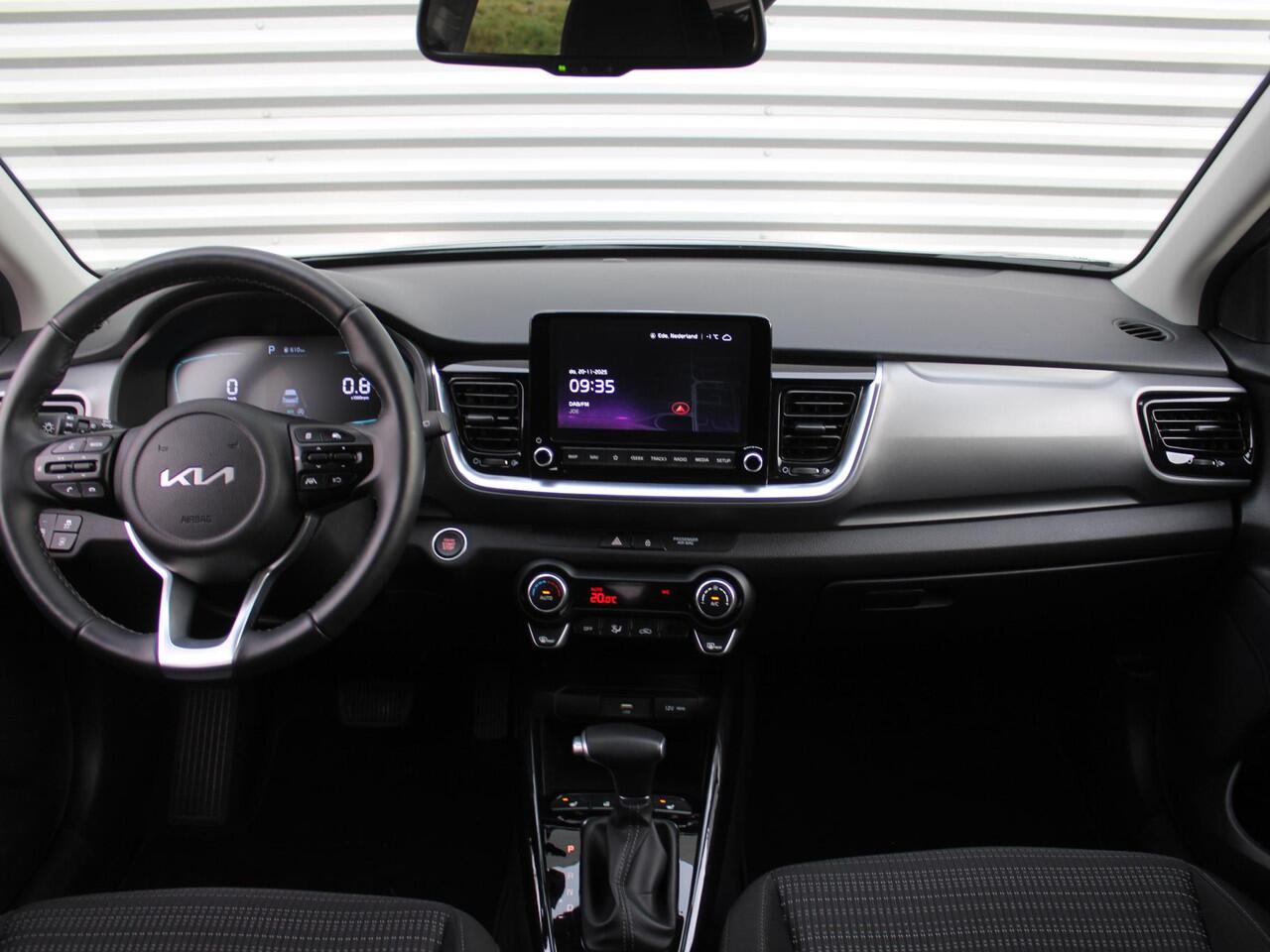 KIA Stonic 1.0 T-GDi MHEV DynamicPlusLine | Stuur-/stoelverwarming | Camera | Clima | Cruise | 16" LM | Navi | LED | Keyless |