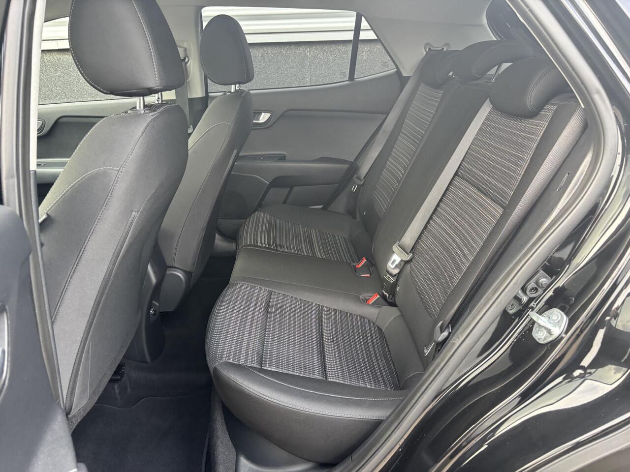 KIA Stonic 1.0 T-GDi MHEV DynamicPlusLine Navigatie, Stoel- & Stuurwiel verwarmd, Smart Key, Privacy glass, BTW-auto, 1e eign.