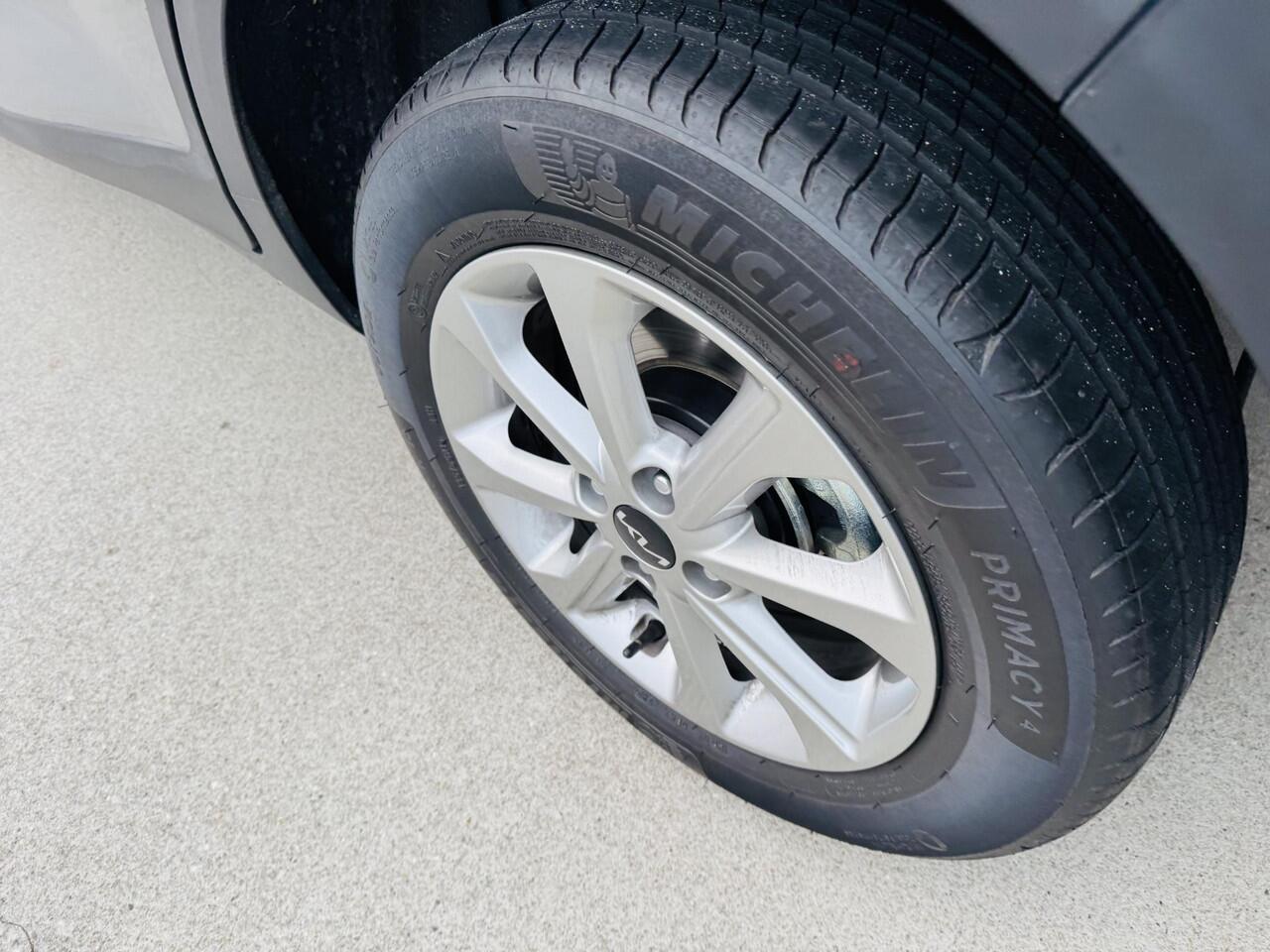 KIA Stonic 1.0 T-GDi MHEV DynamicLine Navi | Clima | Cruise | Camera | Demo auto kmstand kan iets varieeren | Informeer altijd even of de auto aanwezig is.