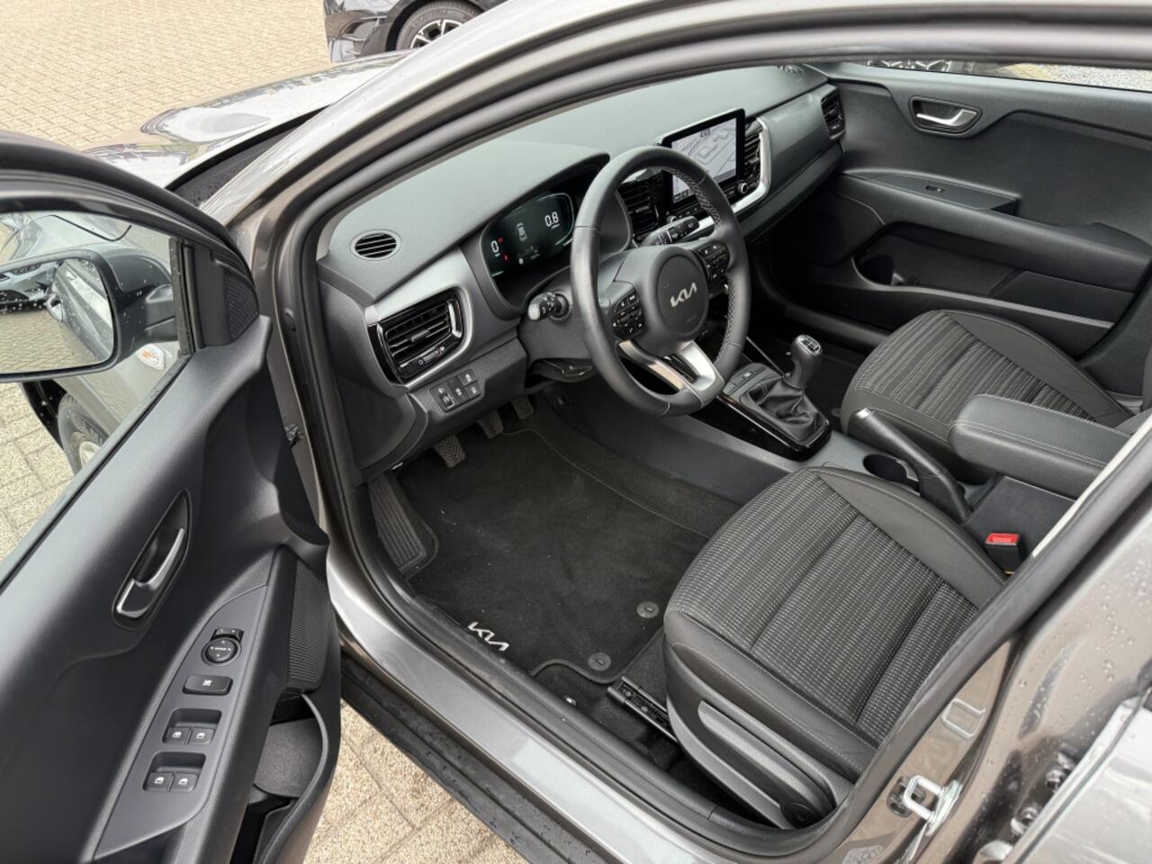 KIA Stonic 1.0 T-GDi MHEV DynamicLine NAVI + CAMERA