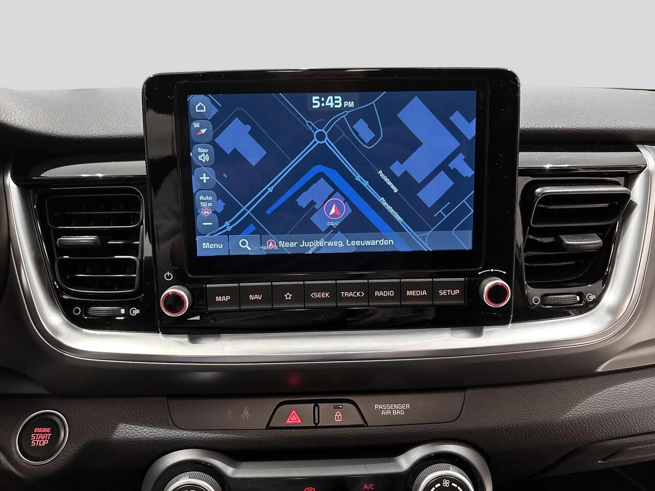 KIA Stonic 1.0 T-GDi MHEV DynamicPlusLine | vanaf ¤ 439,- per maand | Stoel/Stuurwielverwarming | Keyless | Navigatie | Achteruitrijcamera | Climate control