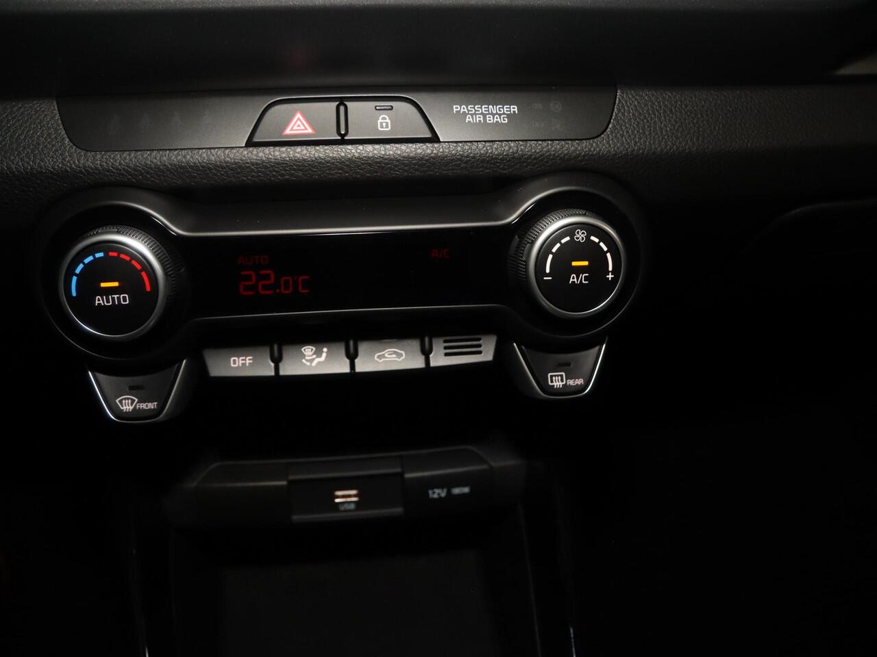 KIA Stonic 1.0 T-GDi MHEV DynamicPlusLine | vanaf ¤ 439,- per maand | Stoel/Stuurwielverwarming | Keyless | Navigatie | Achteruitrijcamera | Climate control