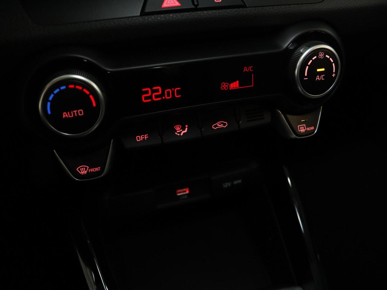 KIA Stonic 1.0 T-GDi MHEV DynamicPlusLine | LED-koplampen | Stoelverwarming vóór | Achteruitrijcamera | stuurwiel verwarmd |