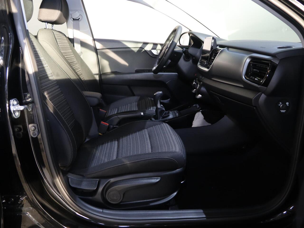 KIA Stonic 1.0 T-GDi MHEV ComfortLine | Achteruitrijcamera | Parkeersensoren achter | Navigatiesysteem | Cruise control | Actieve rijbaanassistentie |