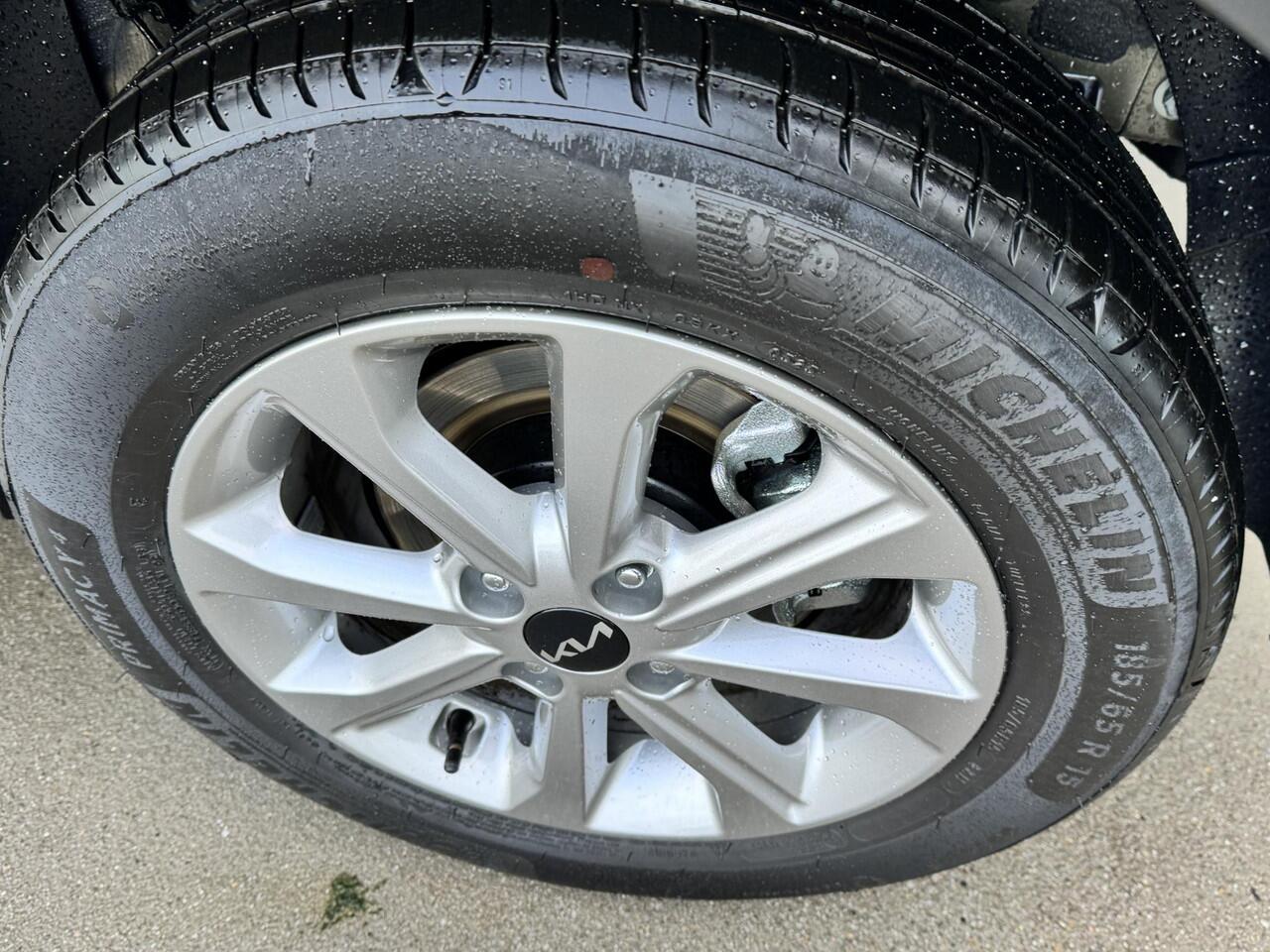 KIA Stonic 1.0 T-GDi MHEV DynamicLine TREKHAAK | SIDESTEPS | DEMO-AUTO | KMSTAND KAN IETS VARIEEREN.