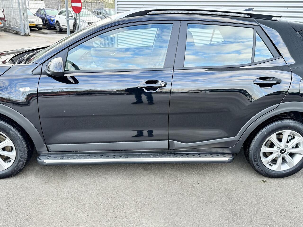 KIA Stonic 1.0 T-GDi MHEV DynamicLine TREKHAAK | SIDESTEPS | DEMO-AUTO | KMSTAND KAN IETS VARIEEREN.