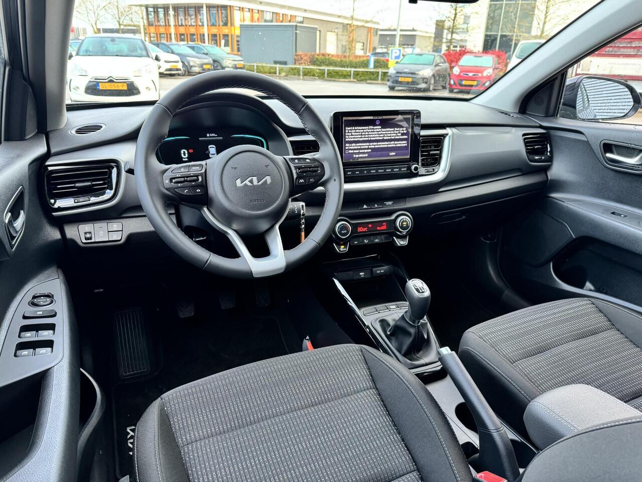 KIA Stonic 1.0 T-GDi MHEV DynamicLine TREKHAAK | SIDESTEPS | DEMO-AUTO | KMSTAND KAN IETS VARIEEREN.