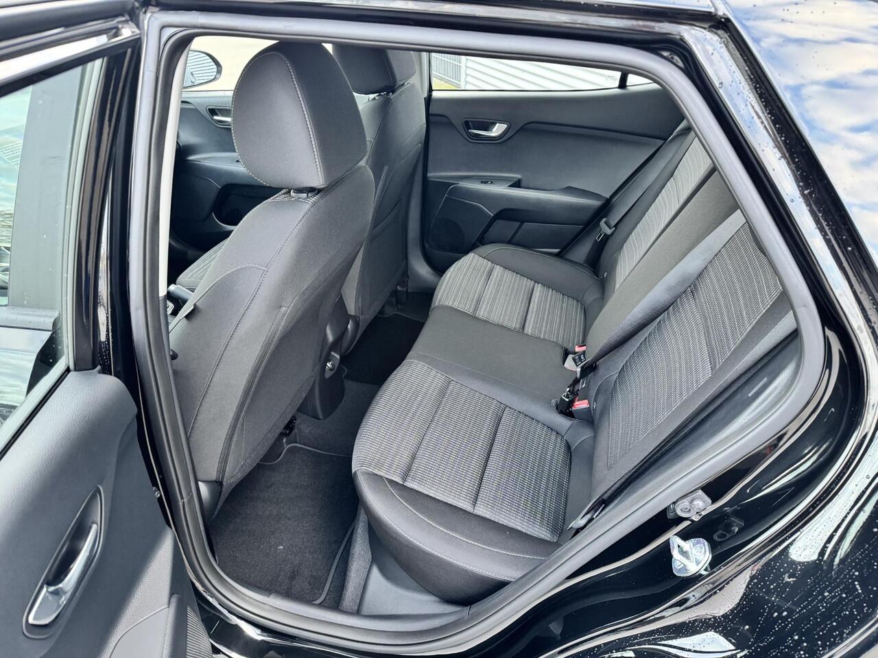 KIA Stonic 1.0 T-GDi MHEV DynamicLine TREKHAAK | SIDESTEPS | DEMO-AUTO | KMSTAND KAN IETS VARIEEREN.
