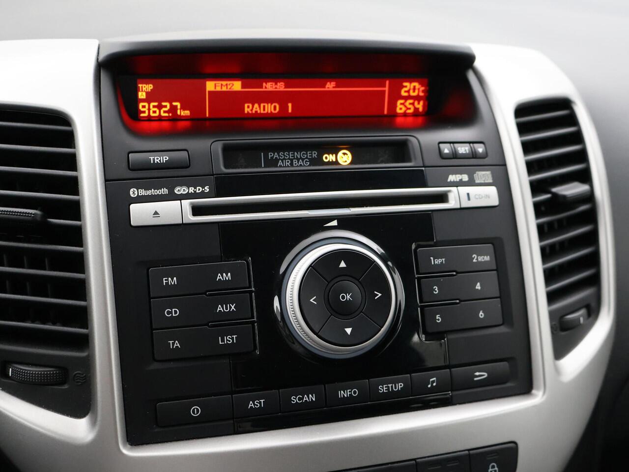 KIA VENGA 1.6 CVVT AUTOMAAT + STUUR/STOELVERWARMING | PARKEERSENSOREN | LMV | CLIMATE CONTROL