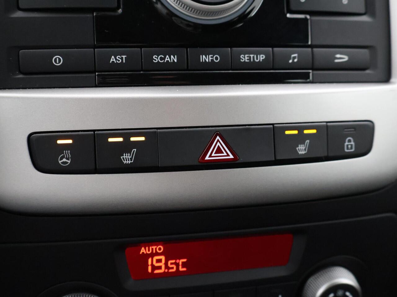 KIA VENGA 1.6 CVVT AUTOMAAT + STUUR/STOELVERWARMING | PARKEERSENSOREN | LMV | CLIMATE CONTROL