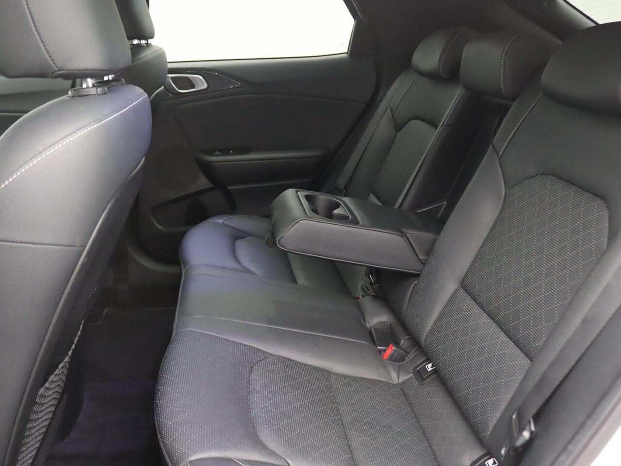 KIA Xceed 1.6 T-GDi ExecutiveLine 204PK DCT7 Pano-Schuifdak, Memorystoel, JBL Audio, Adaptieve Cruise Controle, Digital Cockpit, Side Assist, Stoel-Stuurverwarming, Stoelkoeling, 18" LM Velgen